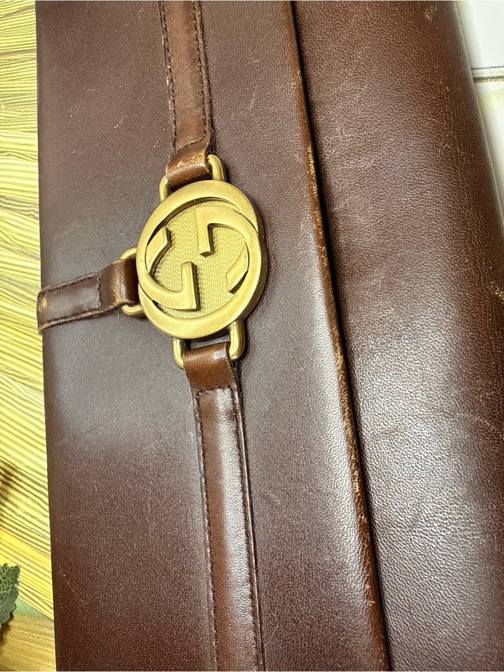 Vintage Gucci Dark Brown Leather Clutch with Gold GG Medallion - Picture 4 of 11